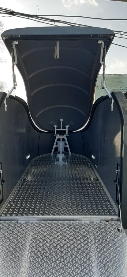 CRAFTMAX®-eXcali-BUR750-Luxus-Motorradtransporter-Alu-Vollpoly-V-Deichsel-3-scaled-1
