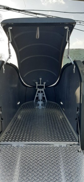 CRAFTMAX®-eXcali-BUR750-Luxus-Motorradtransporter-Alu-Vollpoly-V-Deichsel-3-scaled-1