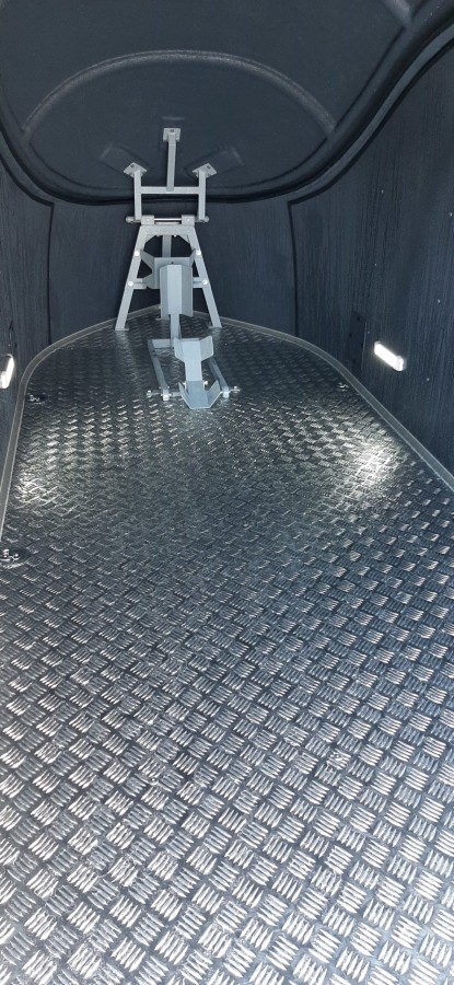 CRAFTMAX®-eXcali-BUR750-Luxus-Motorradtransporter-Alu-Vollpoly-V-Deichsel-2-scaled-1