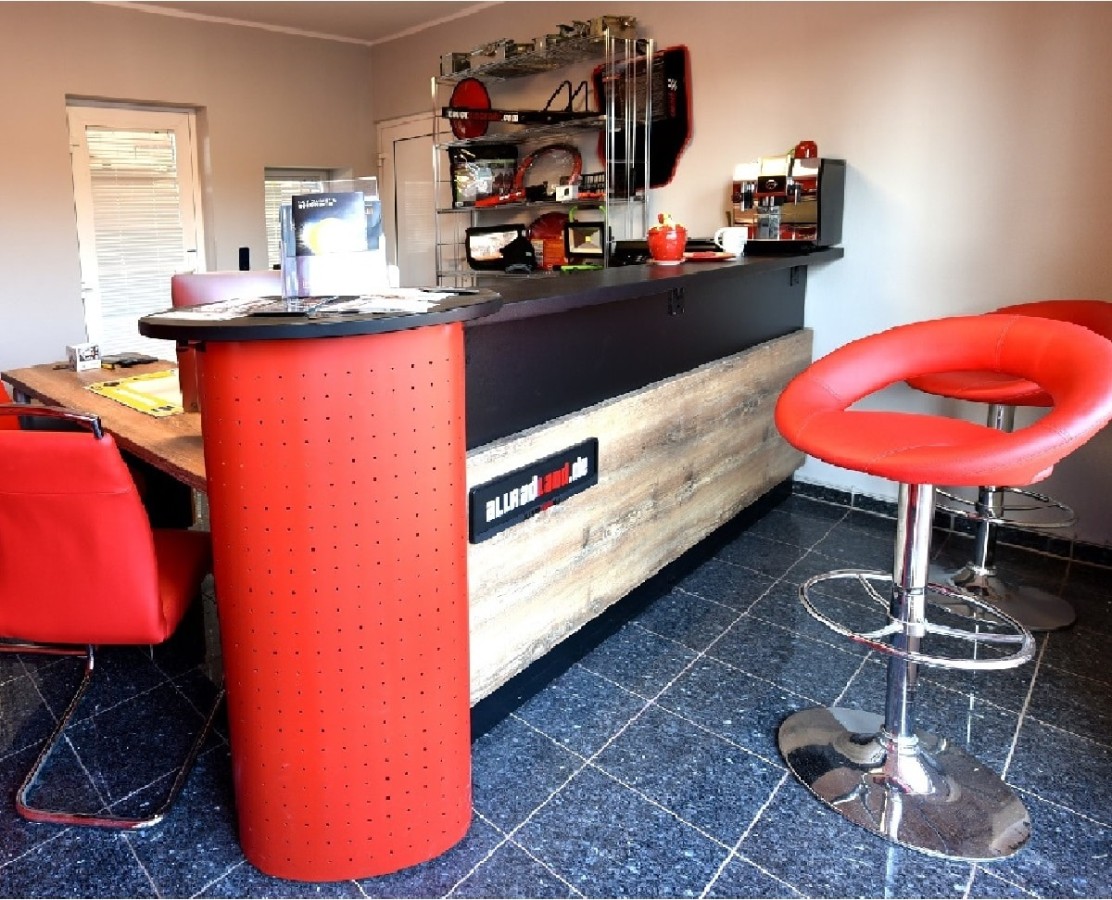 Baumstamm-Empfangstheke-Buerotresen-1