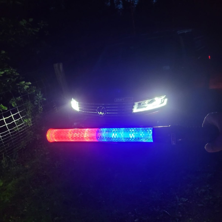 CRAFTMAX-red-blue-flashlight-Schlagstock-Stab-Taschenlampe-mit-roten-blauen-Warn-LED-6