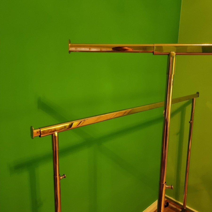 mobiler-luxus-Kleiderstaender-gold-messing-2