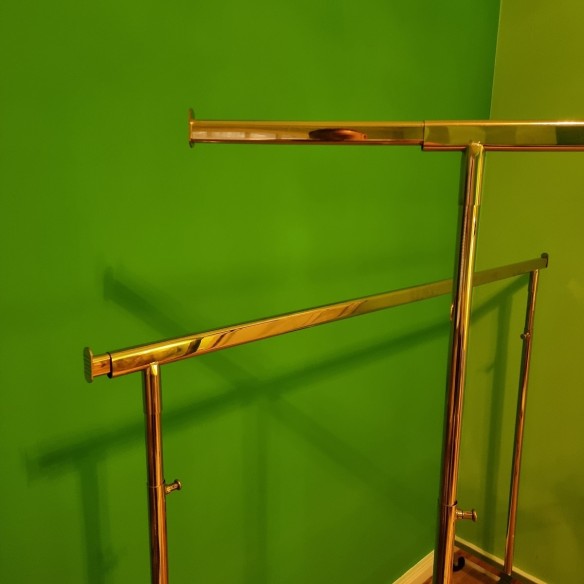 mobiler-luxus-Kleiderstaender-gold-messing-2