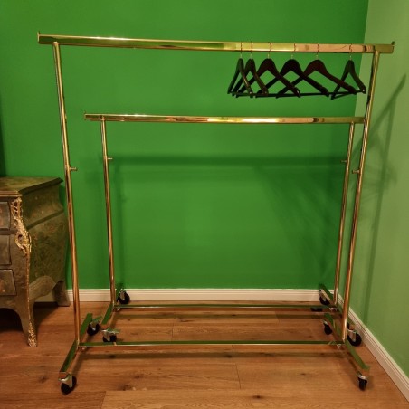 mobiler-luxus-Kleiderstaender-gold-messing-1