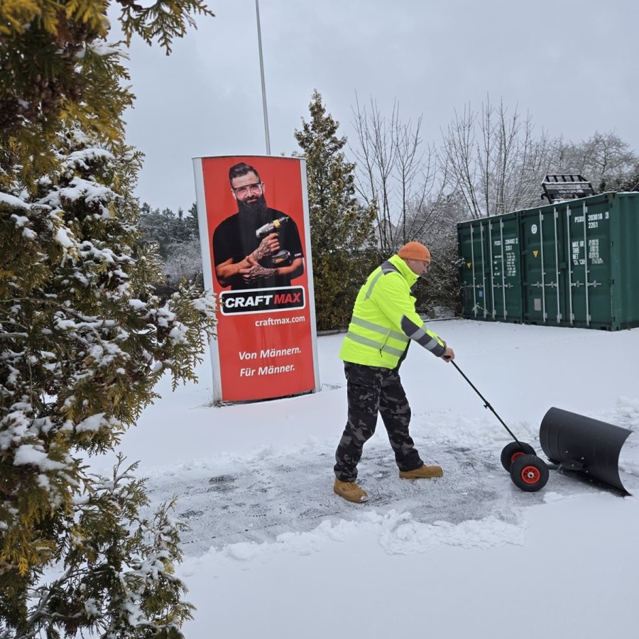 Schneeschaufel-mit-Raeder-extra-breite-Kunststoffunterkante-74-cm-Schneeschild-5-fach-hoehen-u.-seitenverstellbar-1