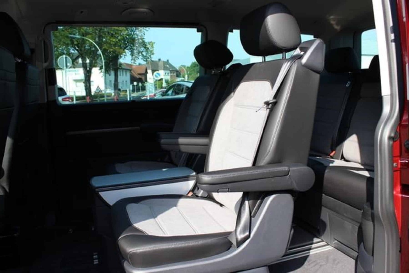 VW-T6-Multivan-Highline-4Motion-fortana-rotmetalic-5