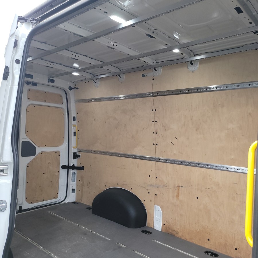 VW-CRAFTER-35MR-2.0-TDI-L2H2-140PS-103KW-12