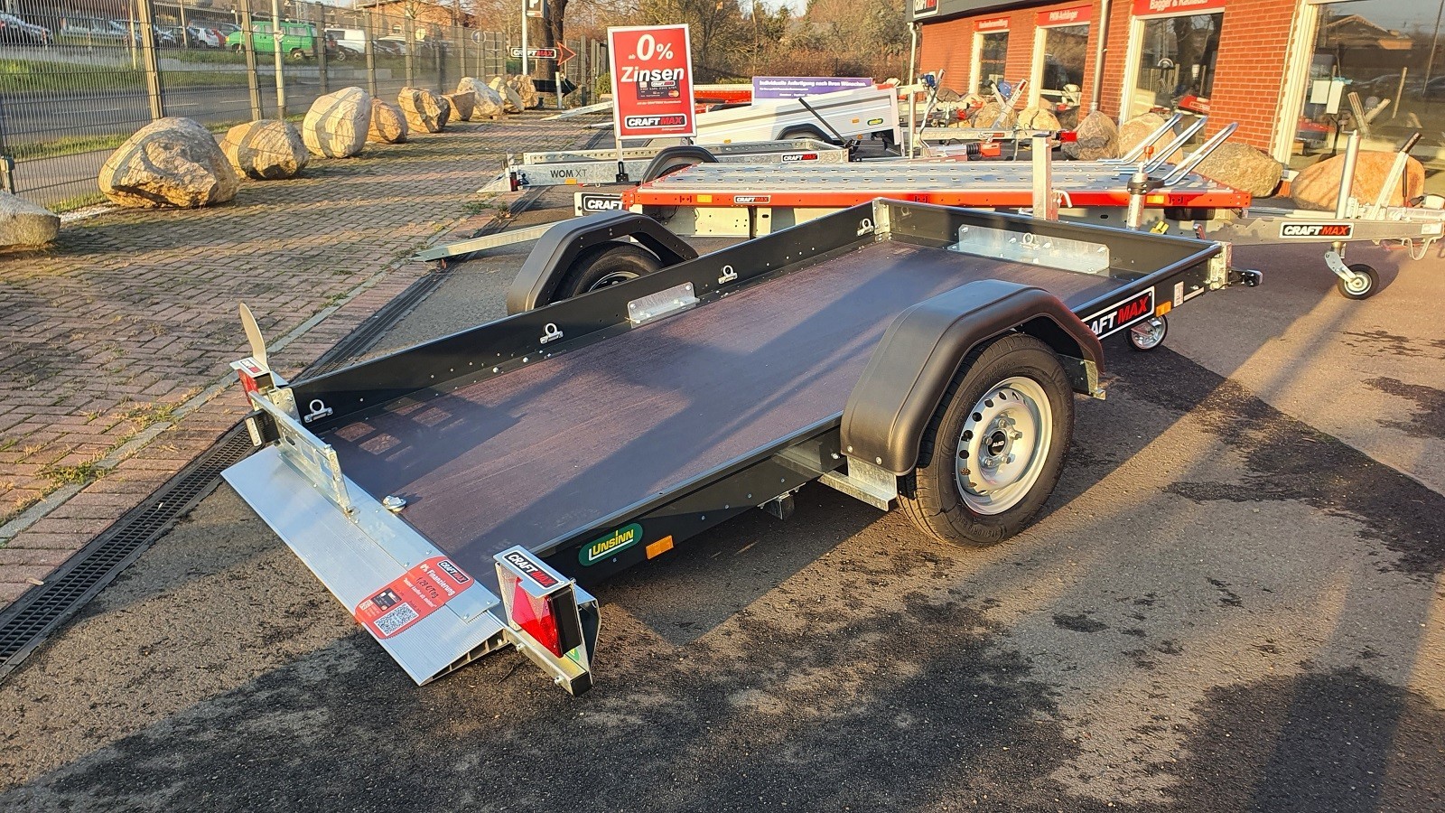 CRAFTMAX-CROSS-blackedition-Motorradtransporter-750-Kg-Absenk-Kippanhaenger-mechanisch-9