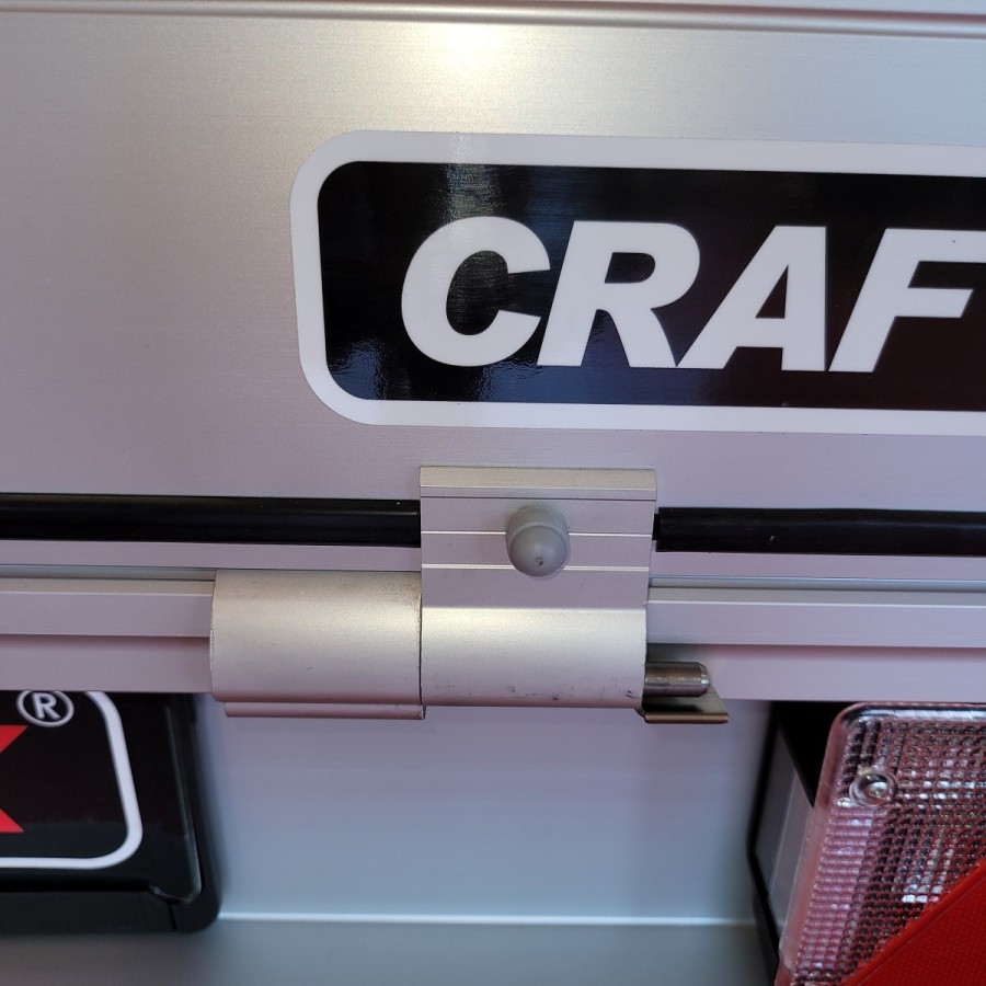 CRAFTMAX-MAXI-1300Kg-Kastenanhaenger-gebremst-35er-ALU-Bordwaende-Front-Heckklappe-abnehmbar-Reling-H-Gestell-2.500x1.400x0.35cm