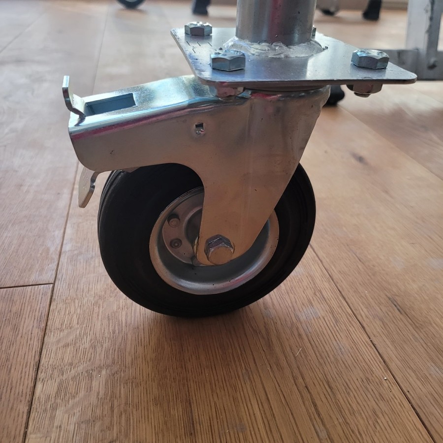 Rollgeruest-Leichtbau-schnell-aufbauen-4