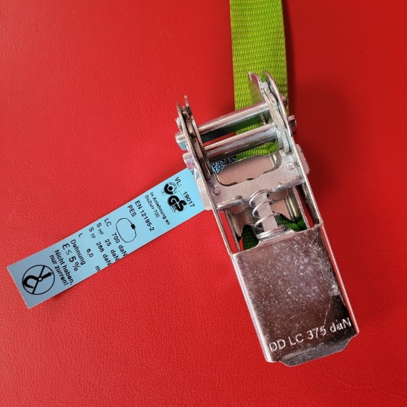 UNSINN-Spanngurt-zum-befestigen-von-Anhaengerzubeoer-1