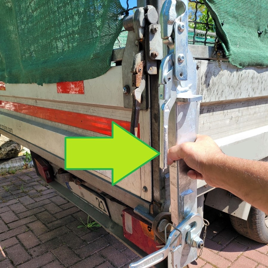 Pendelklappenverschluss-mit-Eckrunge-rechts