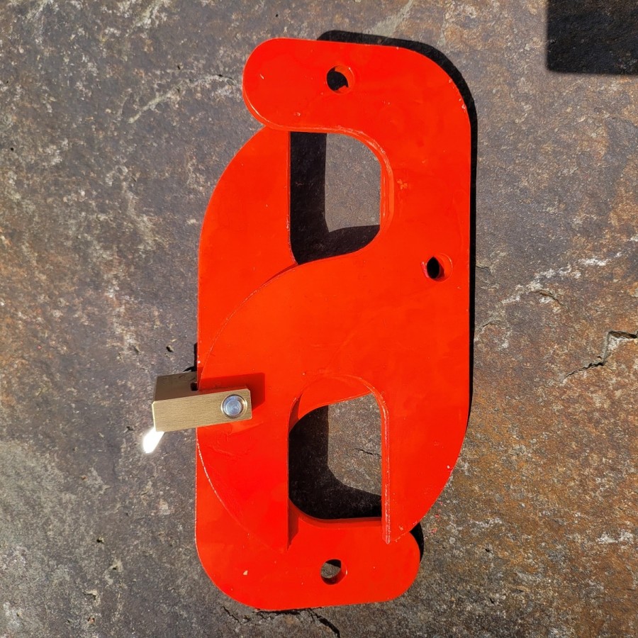 Diebstahlsicherung-fuer-Hakenlift-Abrollcontainer-Sicherheitsschloss-ASSA-ABLOY-Corbin-neon-rot-3