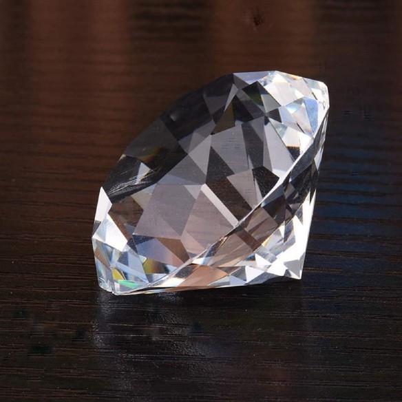 Riesiger-Kristall-Diamant-Prisma-mit-verziertem-Staender-3
