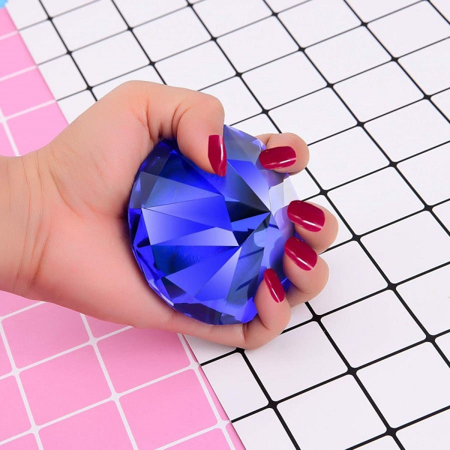 Riesiger-blauer-Kristall-Diamant-Prisma-mit-verziertem-Staender-2