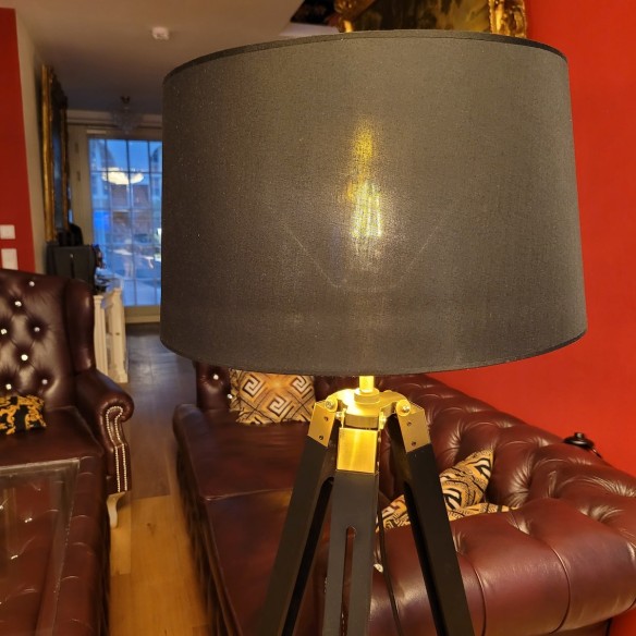 Katar-Tripod-Standleuchte-Stoffschirm-Schwarz-Gold-145cm-E27-2-1
