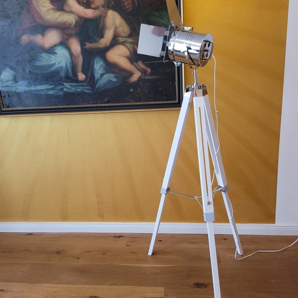 CRAFTMAX-Studio-Tripod-Standleuchte-Stativ-aus-Holz-weiss-3