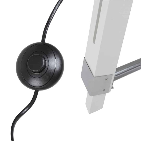 Studio-Tripod-Standleuchte-mit-Stativ-aus-Holz-verchromter-Stahl-7