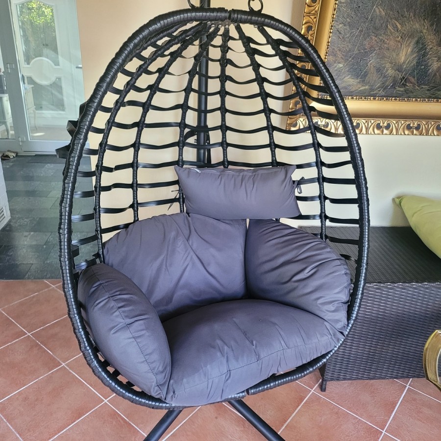 Rattan-Haengeschaukel-Haengekorb-Sessel-mit-Stahl-Gestell-und-grossen-Kissen-1
