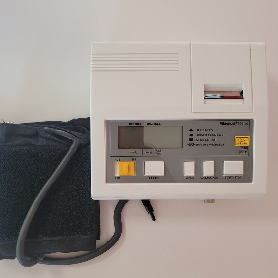 vitagnost-Processor-3011oc-automatisch-pumpender-Blutdruckmessgeraet-mit-Drucker-geeicht-1