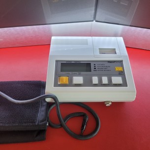 vitagnost-Processor-3011oc-automatisch-pumpender-Blutdruckmessgeraet-mit-Drucker-geeicht-1 2
