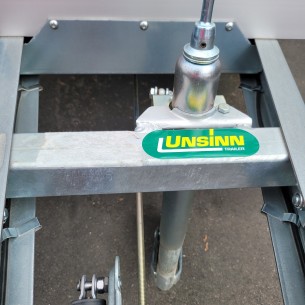 UNSINN-Traverse-zur-Befestigung-Deichselstuetzrad-PKW-Anhaenger-1 2