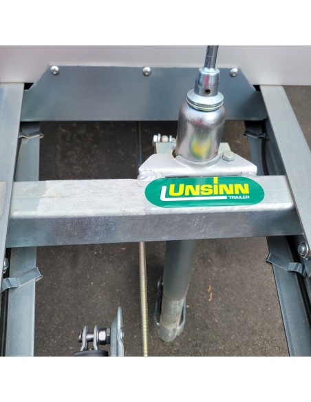 UNSINN-Traverse-zur-Befestigung-Deichselstuetzrad-PKW-Anhaenger-2