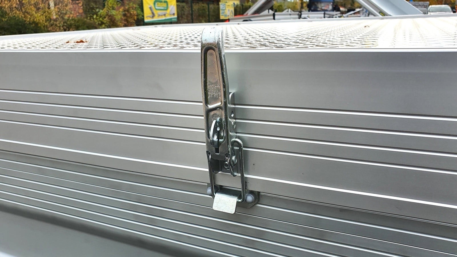 CRAFTMAX-stabiler-ALU-Deckel-fuer-PKW-Anhaenger-6