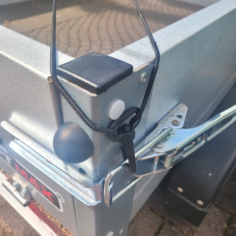 Laderaum-Gepaecknetz-Karabiner-elastisch-1.20×0.70m-dehnbar-Ladungssicherung-fuer-PKW-Anhaenger-3