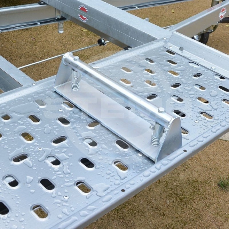 Radstopper-fuer-Autotransporter-fuer-Autotrailer-Autotransport-PKW-Anhaenger-zum-Einstecken