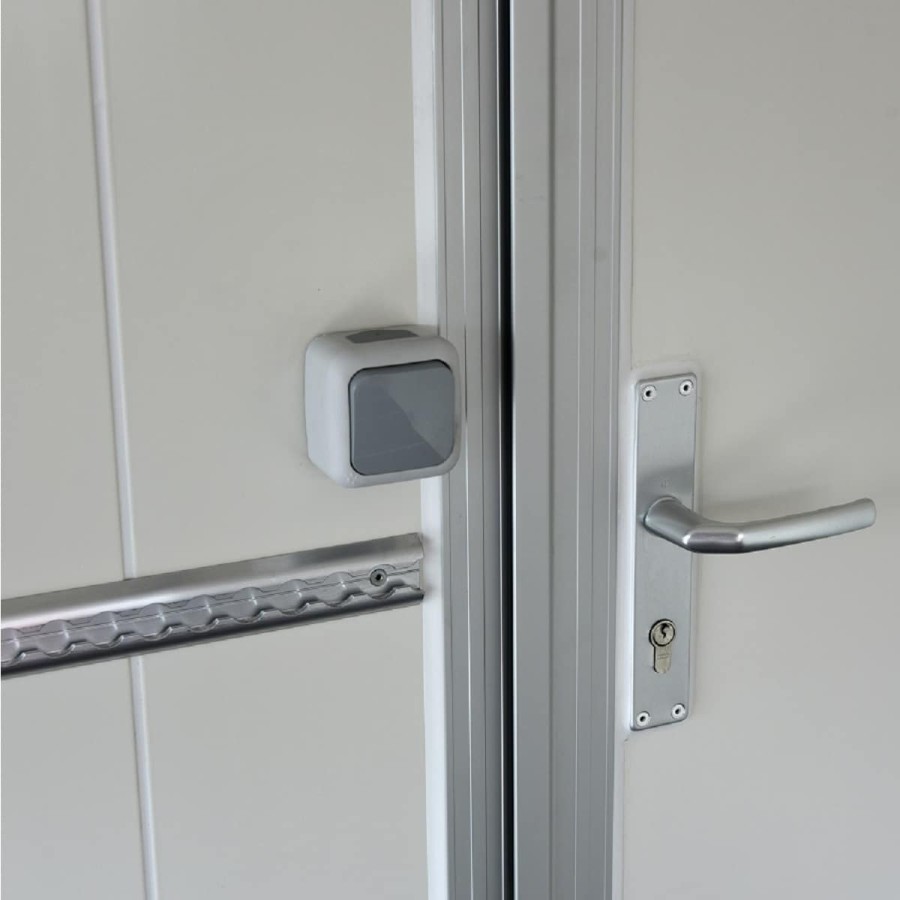 Anhaenger-Tuer-mit-ALU-Einfassung-und-Tuerklinke-7
