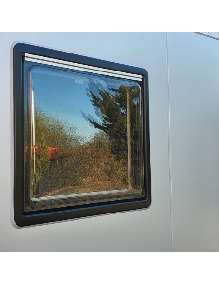 Anhaenger-Fenster-Thermo-mit-Jalousie-1