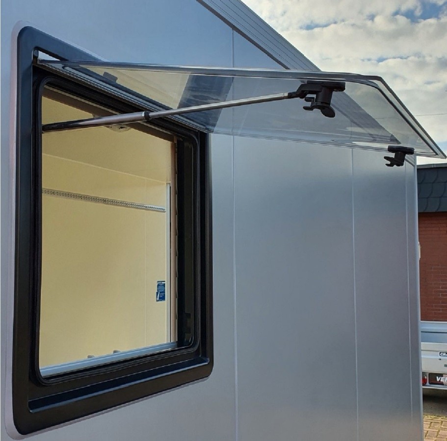 Anhaenger-Fenster-Thermo-mit-Jalousie-3