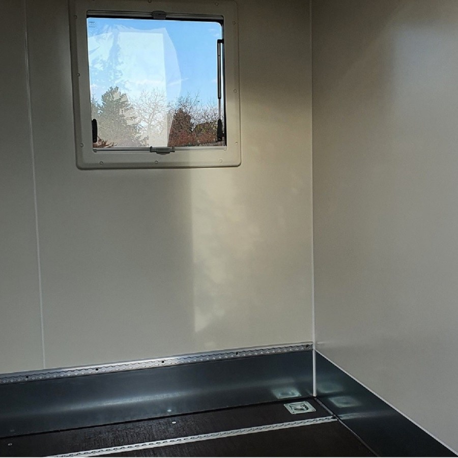 Anhaenger-Fenster-Thermo-mit-Jalousie-7
