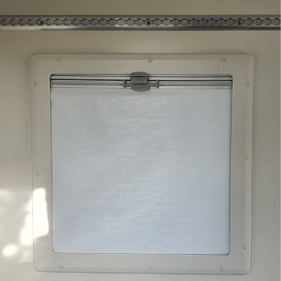 Anhaenger-Fenster-Thermo-mit-Jalousie-5