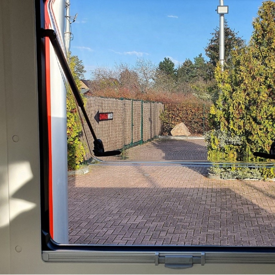 Anhaenger-Fenster-Thermo-mit-Jalousie-4