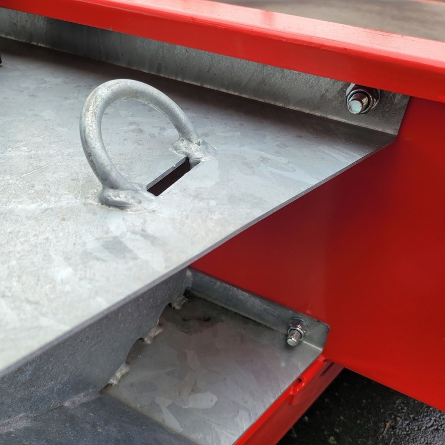Baggerarmauflage-auf-V-Deichsel-aus-Stahl-verzinkt-fuer-Baumaschinentransporter-2