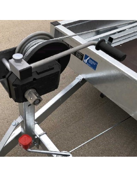 Gestell-mit-Winde-fuer-Kabeltrommel-aus-Stahl-fuer-Baumaschinentransporter