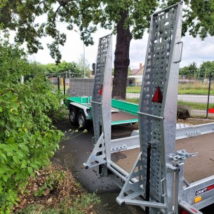 Stahl-Auffahrrampen-fuer-Baumaschinentransporter 2