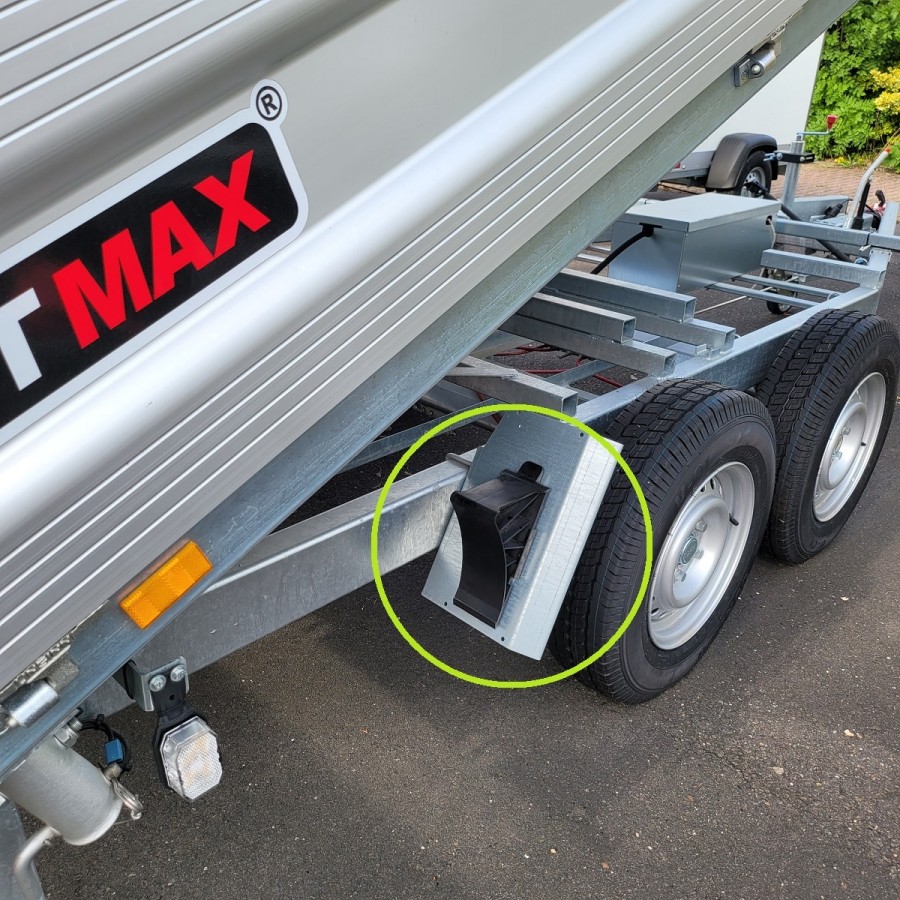 Anhaenger-Unterlegkeil-Bremsklotz-aus-Kunststoff-mit-Halter-800kg-2
