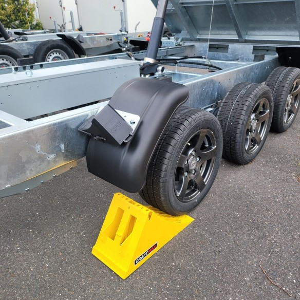 CRAFTMAX-Unterlegkeil-Bremsklotz-gelb-Kunststoff-6.5t-Baumaschinen-Transporter-LKW-3