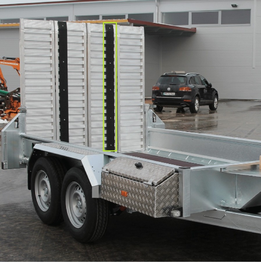 Gummi-Auflage-auf-ALU-Rampen-Baumaschinentransporter
