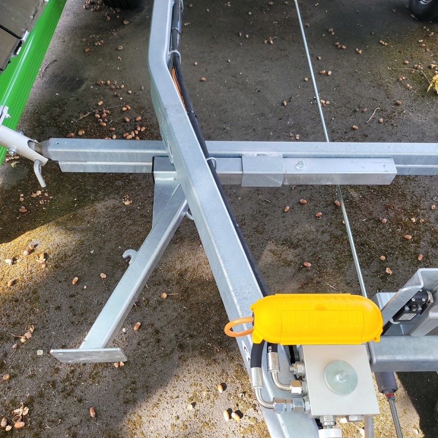 VARIOSTAR-3500-absenkbare-Pritsche-Seitenkipper-4.26x2.04x0.35m-Rampe-ALU-Bordwaende-Auffahrklappe-Funkfernbedienung-14