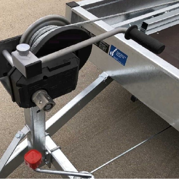Gestell-mit-Winde-fuer-Kabeltrommel-aus-Stahl-fuer-Baumaschinentransporter