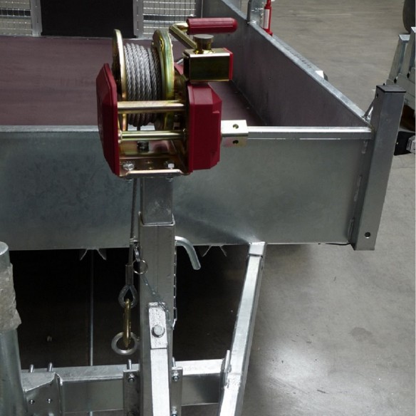 Grosse-Kabeltrommel-Halterung-aus-Stahl-fuer-Baumaschinentransporter