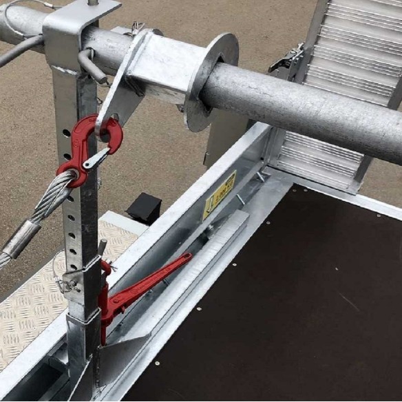 Transportaufnahme-fuer-Kabeltrommel-aus-Stahl-verzinkt-fuer-Baumaschinentransporter