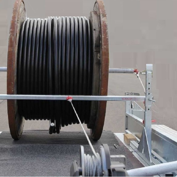 Kabeltrommel-Halter-Gestell-1500kg-Ratsche-Handseilwinde