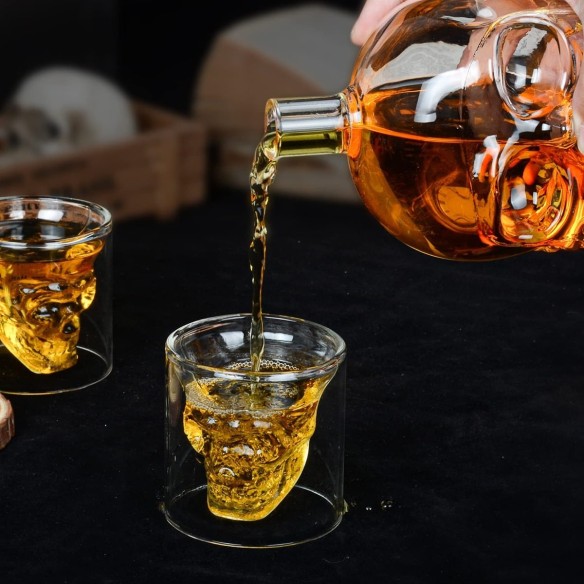Totenkopf-Whisky-Glaeser-und-Karaffe-550ml-Dekantierflasche-im-Geschenkset-6