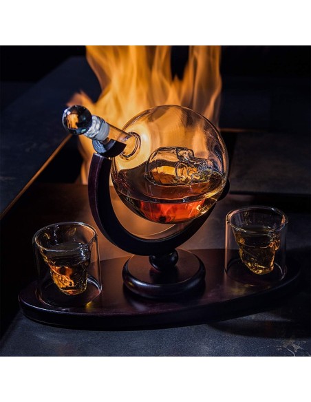 Totenkopf-Whisky-Glaeser-Glaskugel-Karaffe-Holztablett-Geschenkset-2