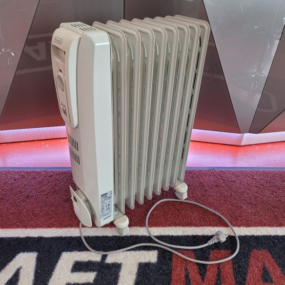 DeLonghi®-Oelradiator-KH770920-mit-Thermostat-Elektroheizung-230V-Heizkoerper-8-Heizrippen-3-Heizstufen-bis-zu-2000-Watt